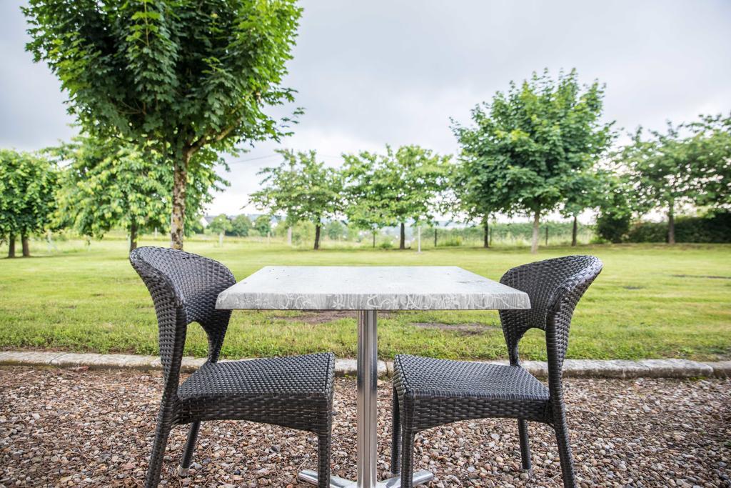Logis Hotel Restaurant Des Chateaux อาแซ-เลอ-ริโด ภายนอก รูปภาพ