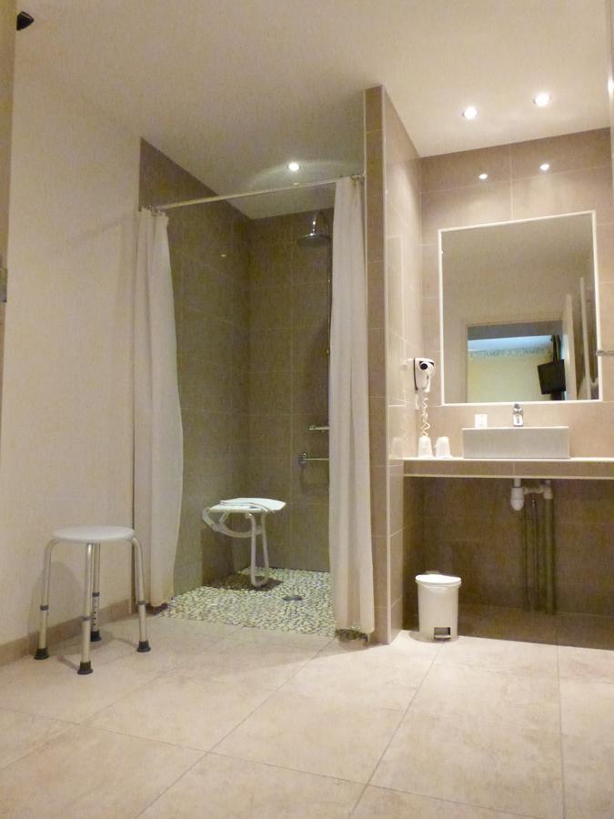 Logis Hotel Restaurant Des Chateaux อาแซ-เลอ-ริโด ภายนอก รูปภาพ